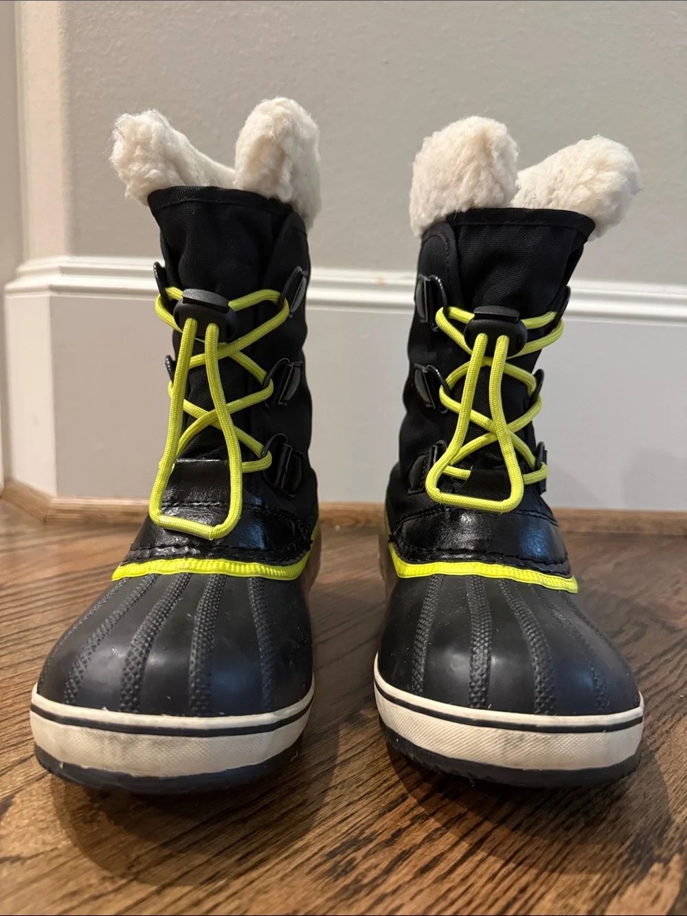 Sorel Kids Yoot Blk nylon boots with Neon Yellow Accents and Cream Faux Fur